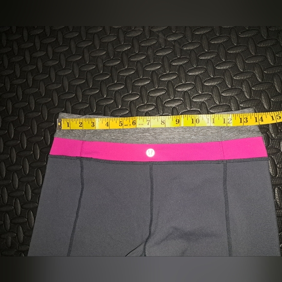 reversible Capri / Cropped Lululemon Atheltica Leggings - Picture 11 of 13